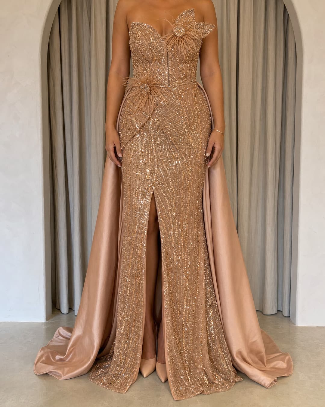 The Carmen Dress, Rosé goud galajurk